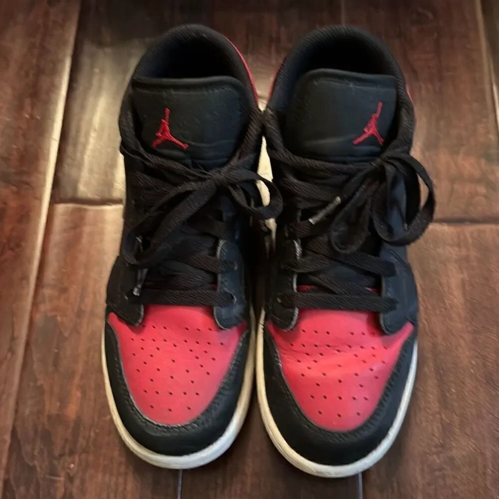 Air Jordan‎ 1 Low (GS) red and black size 5y